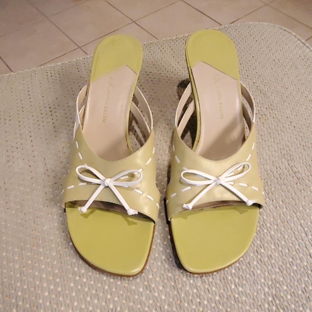 Heels - Picture 2 of 3